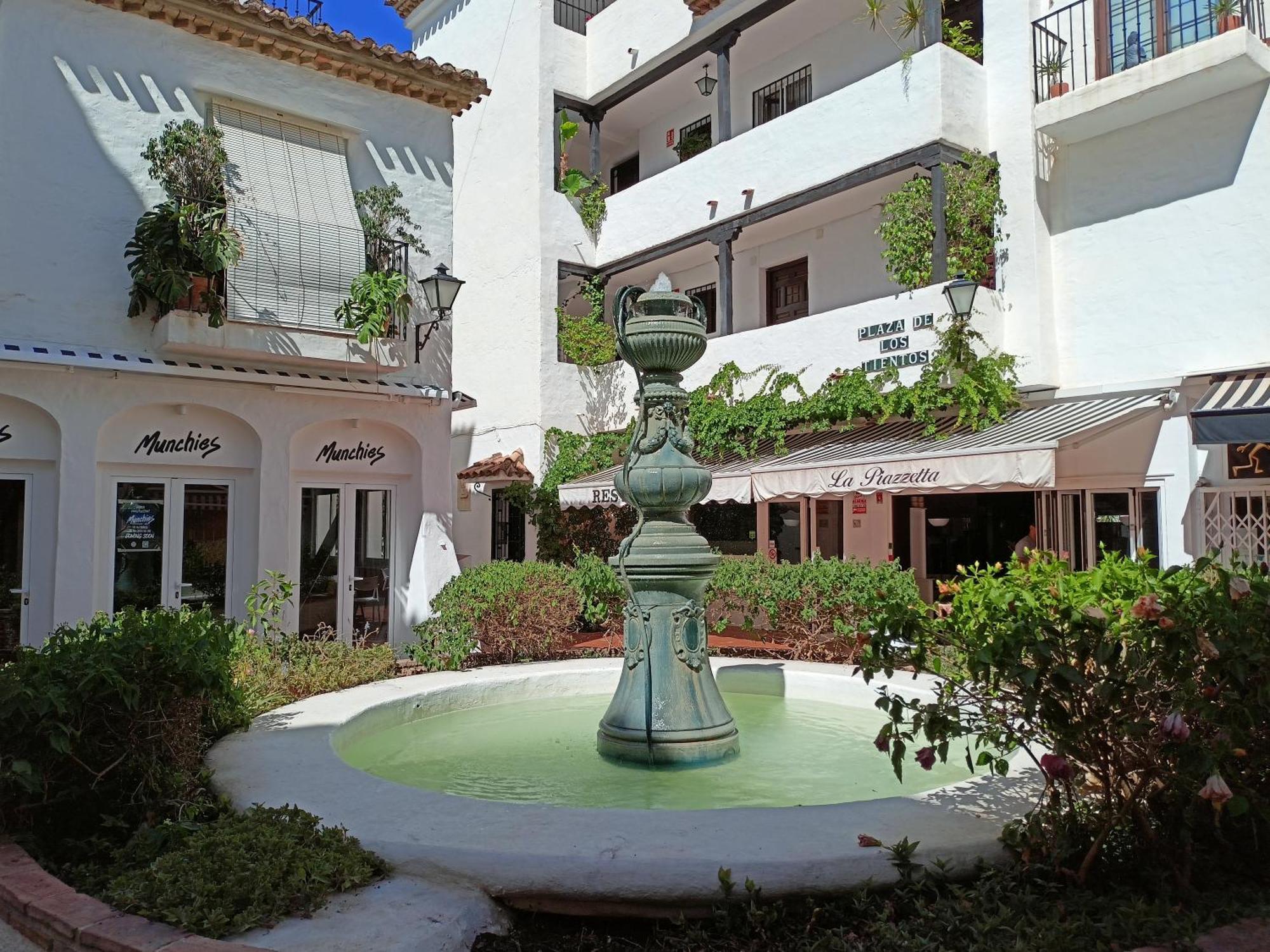 Pura Vida Apartment Torremolinos Exterior photo